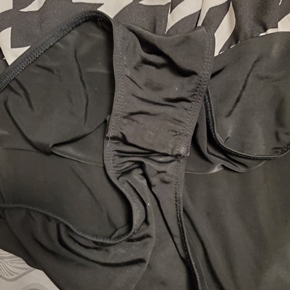 Blk and wht bodysuit - Picture 5 of 7